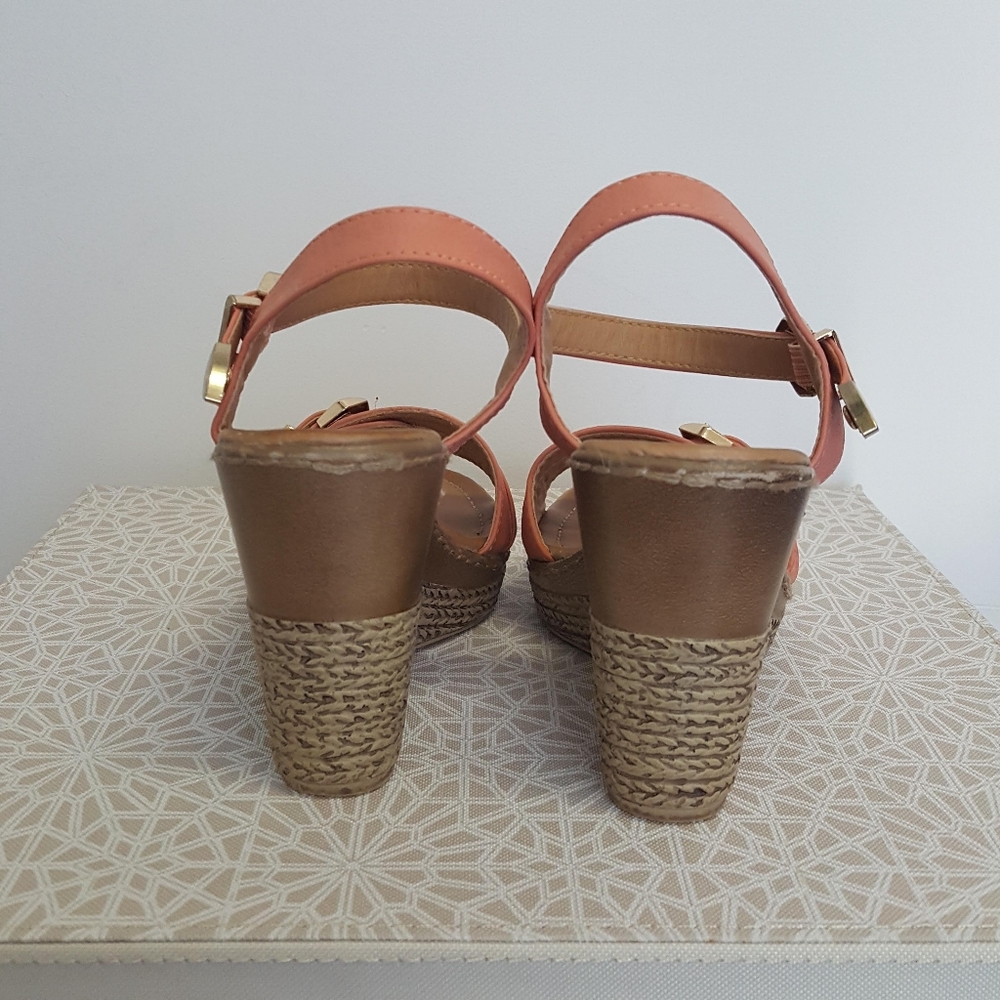 Sandals - Picture 4 of 5